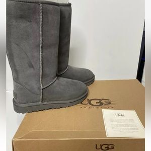 UGG Classic II Shearling Lined Tall Boot Grey Suede Fits like 6.5/7